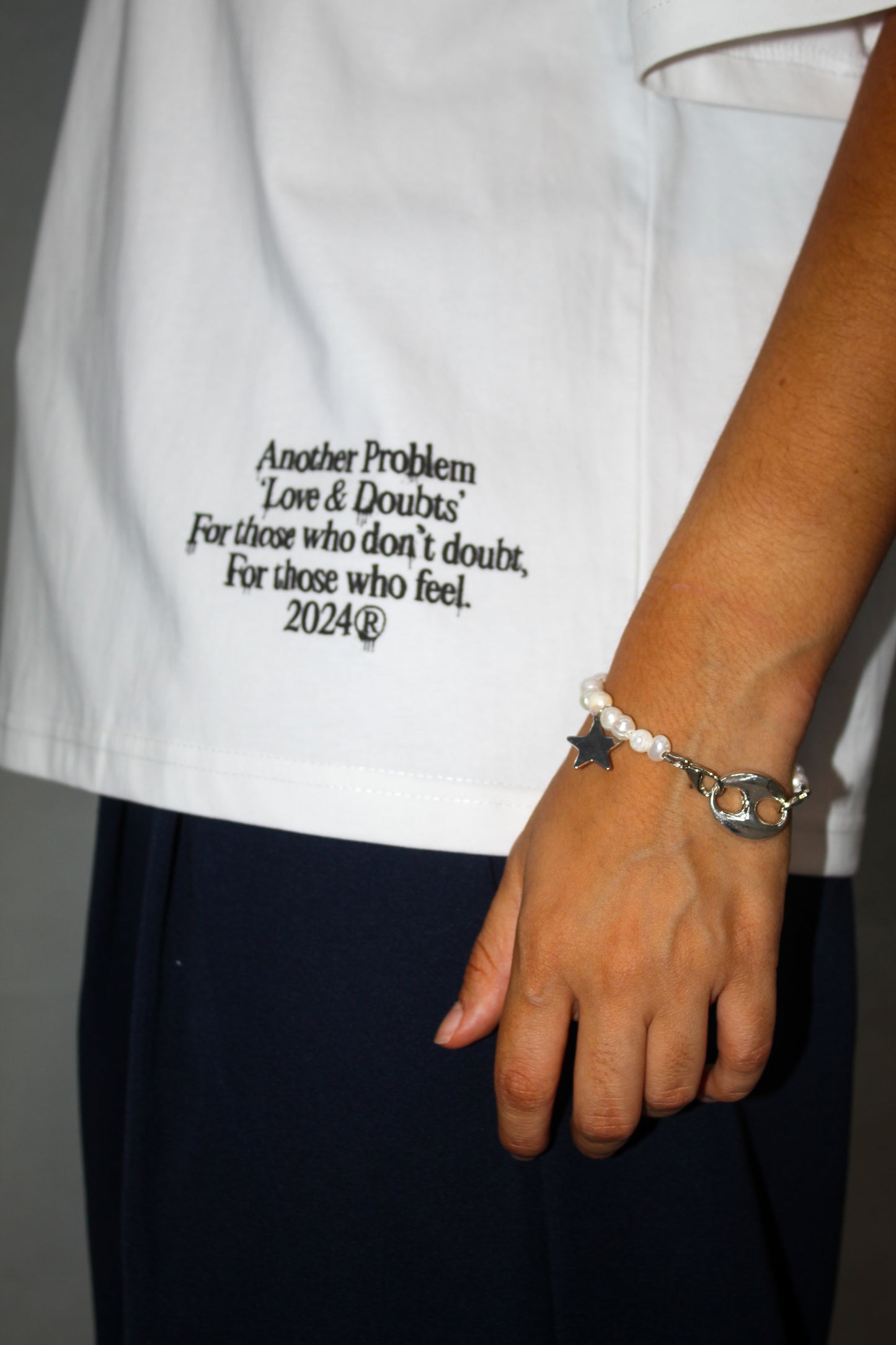 "Love&Doubts – Camiseta Cropped de Algodón"